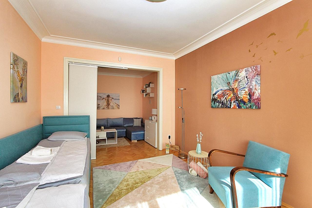 Apartment Colorful *