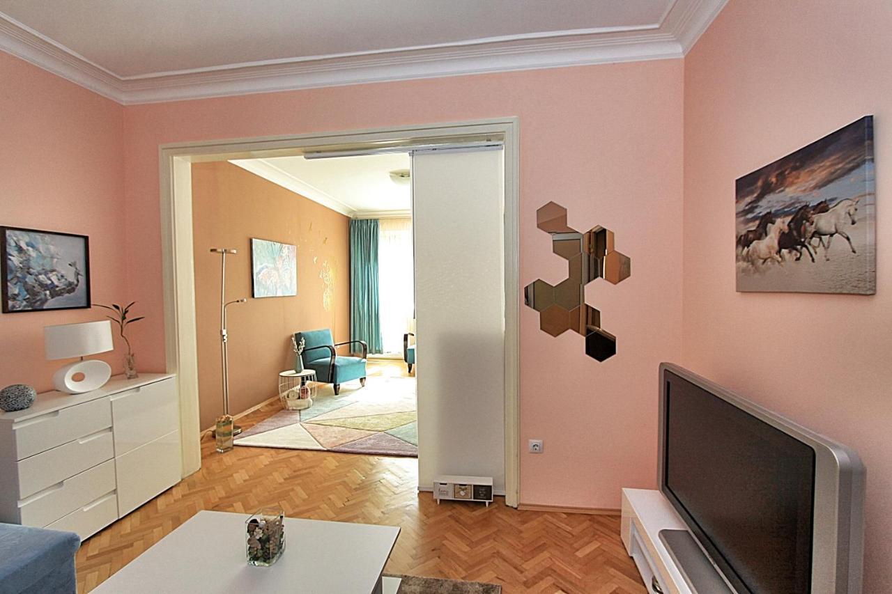 Apartment Colorful *