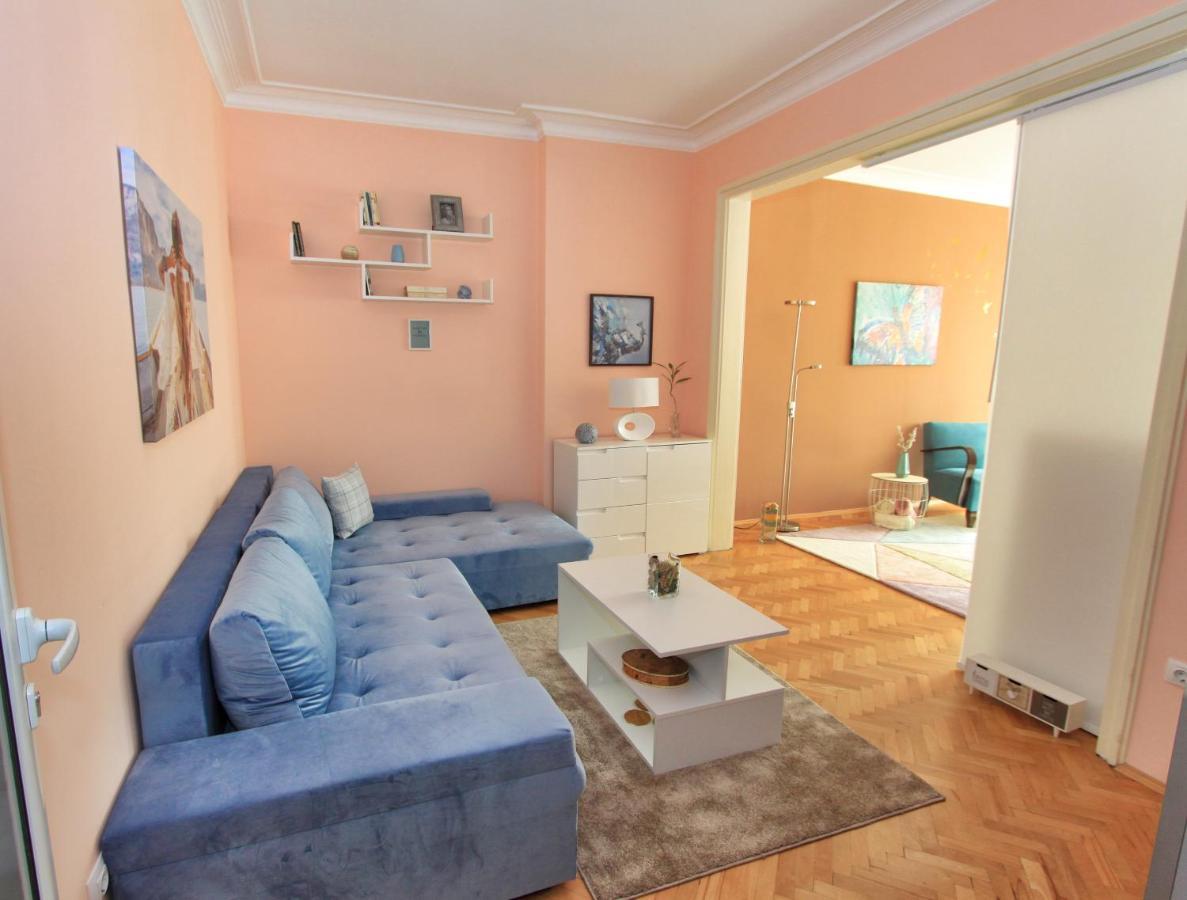 Colorful Apartment *