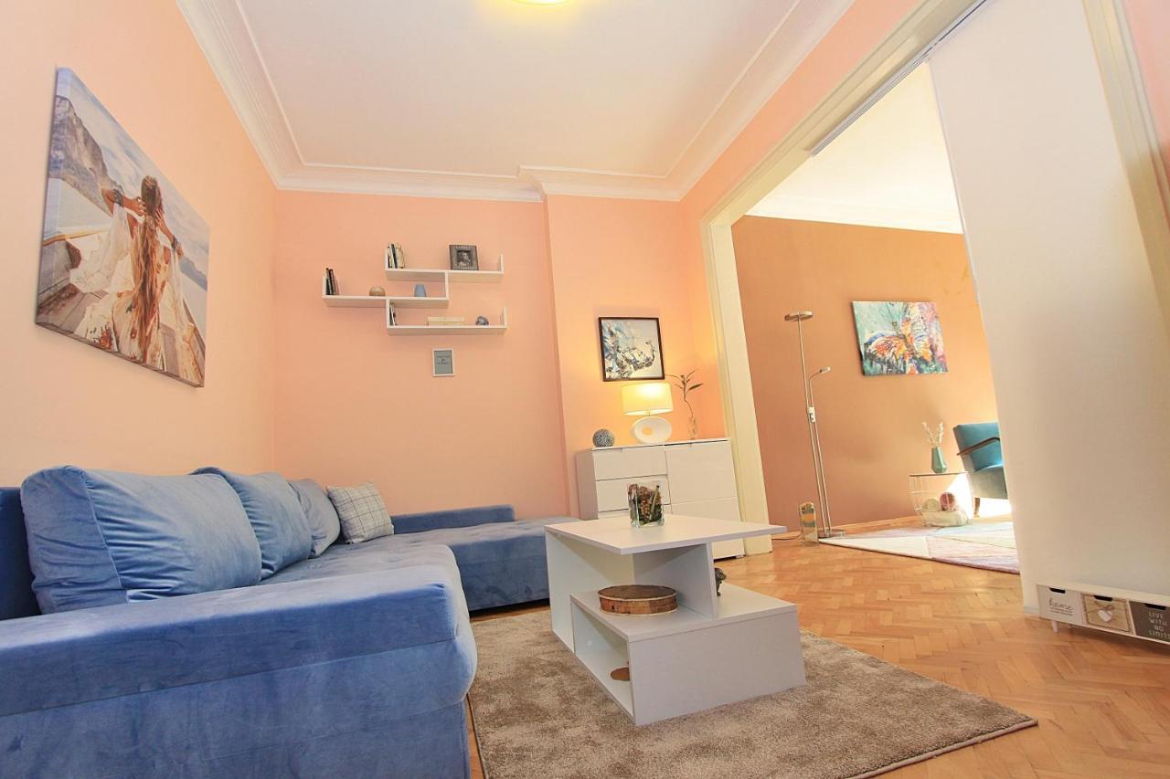 Apartment Colorful *